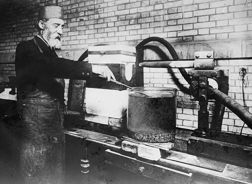 A black-and-white photograph of Henry Moisson attempting to make diamonds in the late 1890s.